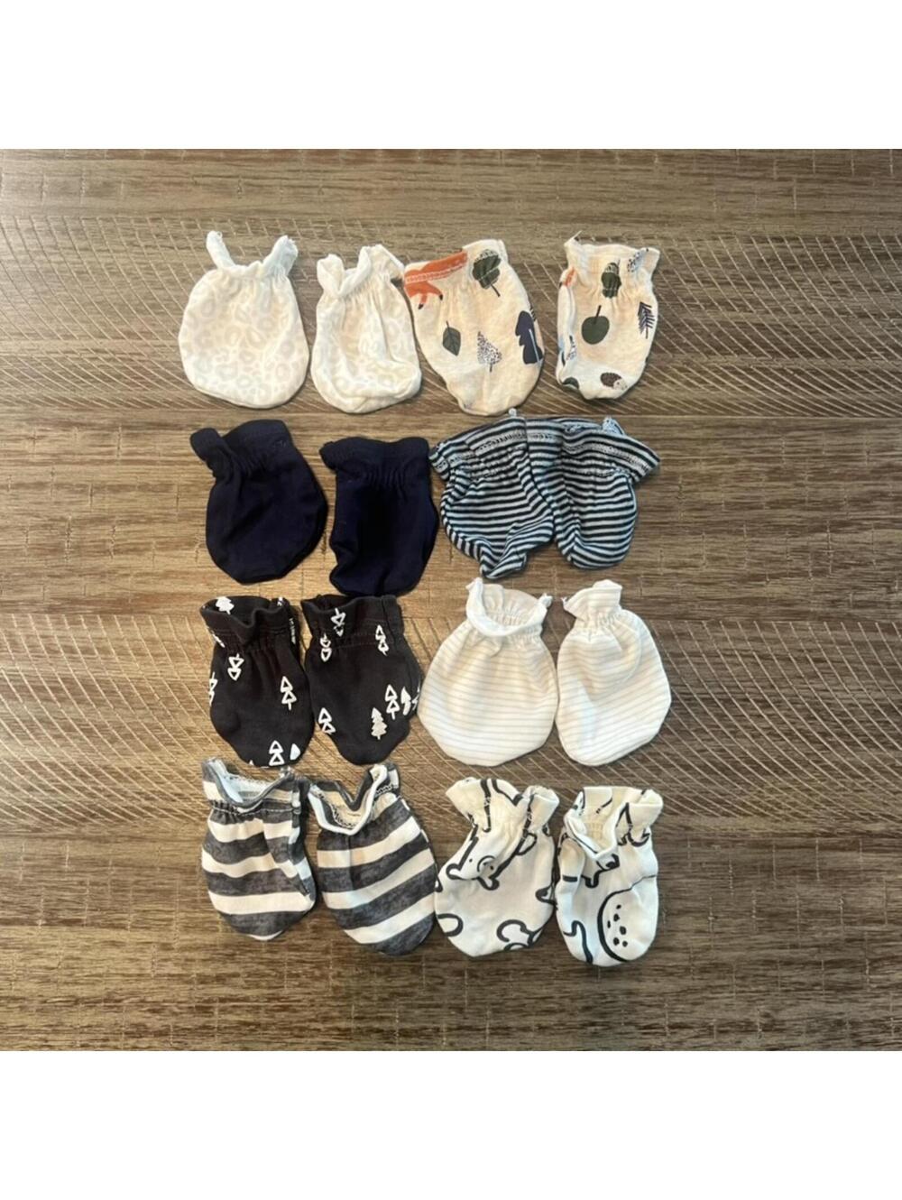 Set of 8 Gerber newborn mitten - various colors and prints